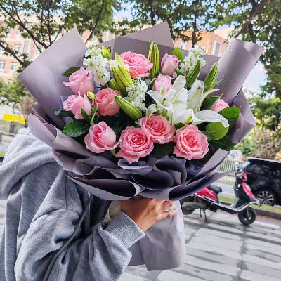 济宁11朵戴安娜粉玫瑰百合，与你一起追逐梦想